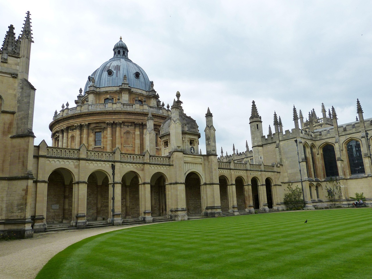 英国十大名牌大学2025最新排名前十名对比